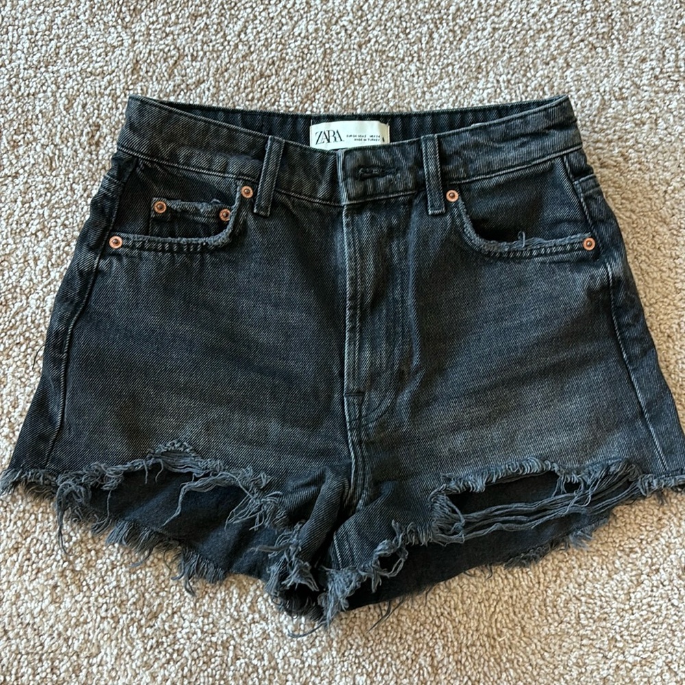 Zara | The High Waist Short